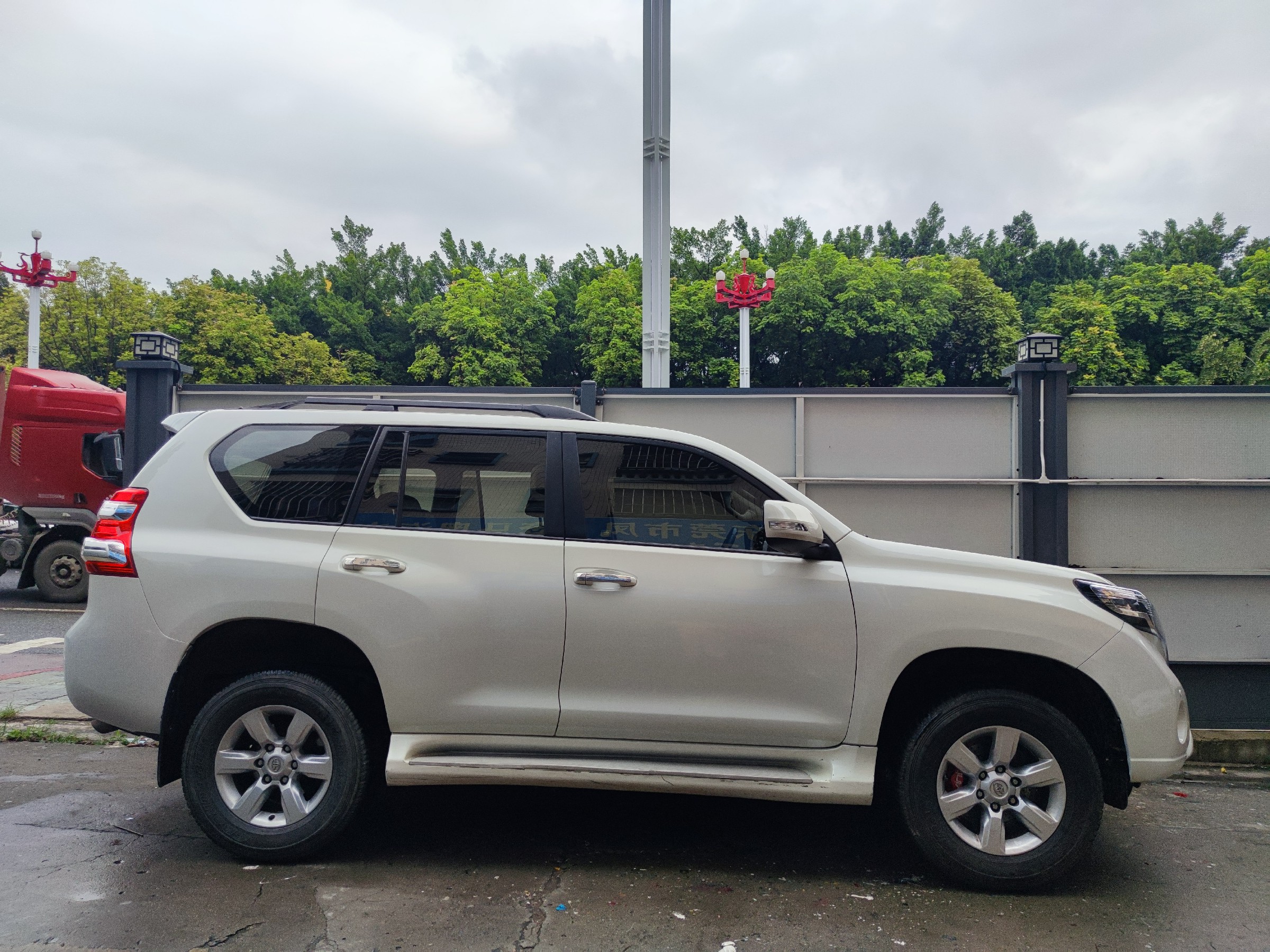 改裝日記丨一車傳三代！豐田普拉多 剎車改裝升級(jí)VINIC RT6 大六活塞套裝